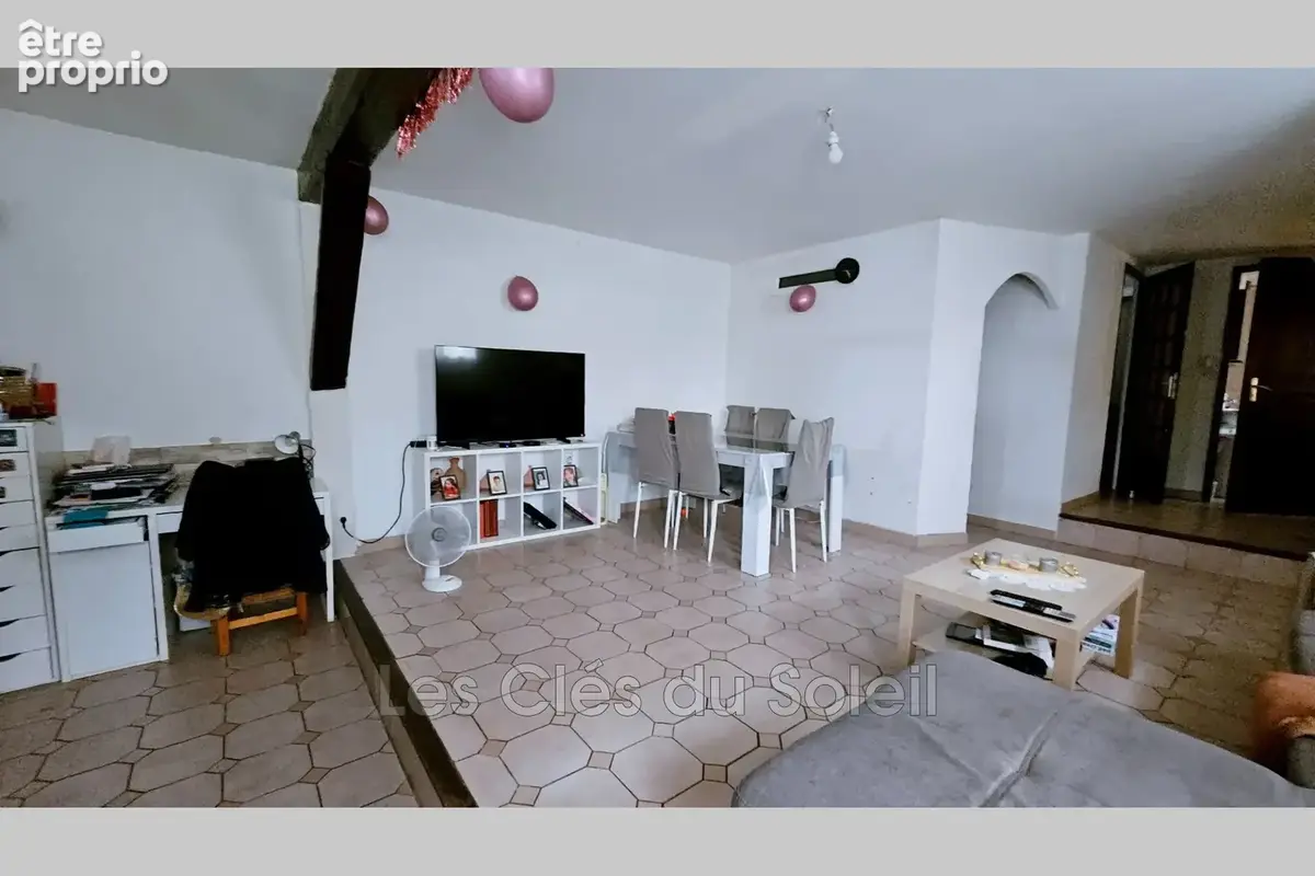 Maison 95 m² à Le Val  - photo 6