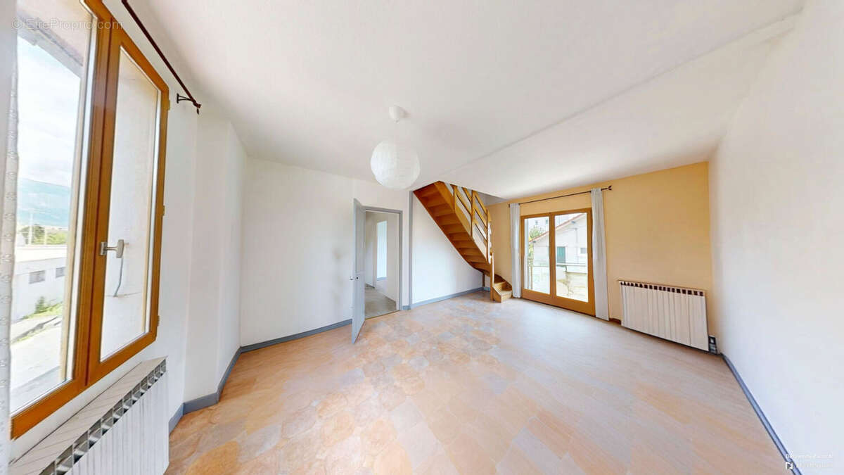 Maison  190m2 ( 225m2 utile)  /  appartement en RDC 45m2 - photo 2