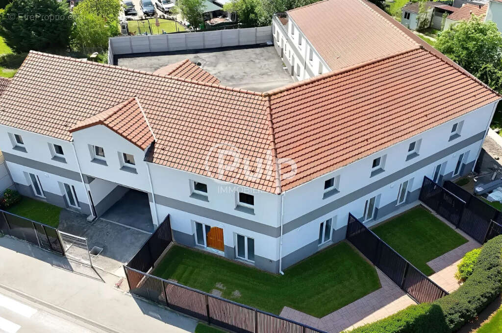 Maison à OSTRICOURT