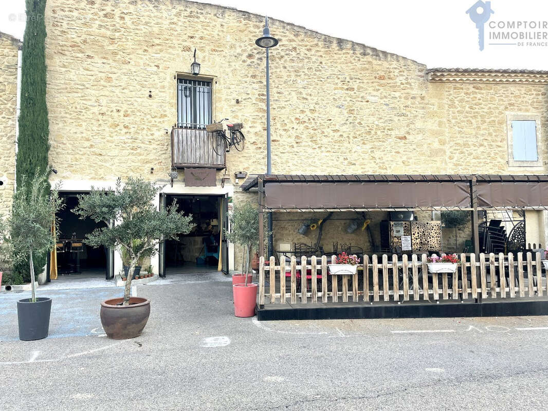 Commerce à AIGUES-VIVES