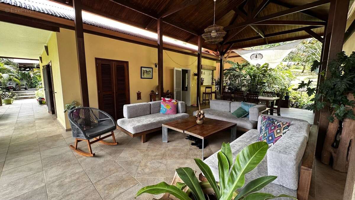 Maison à REMIRE-MONTJOLY