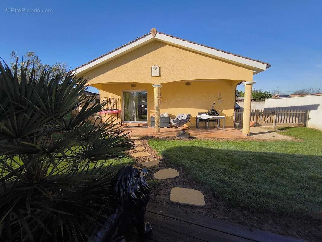 Maison à CRUZILLES-LES-MEPILLAT