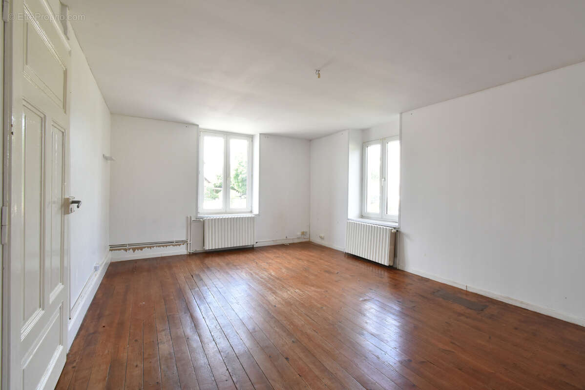 Appartement à COURCELLES-SUR-NIED