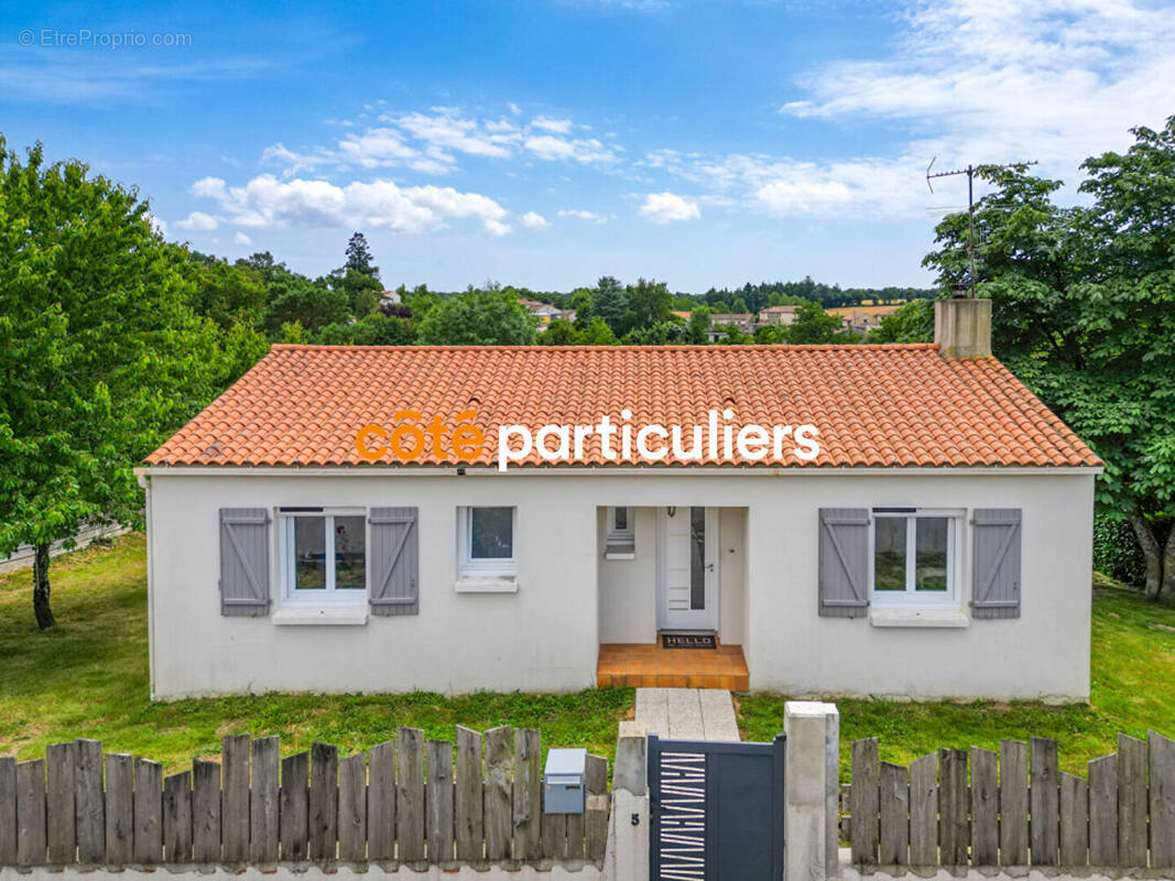 Maison à LE GIROUARD