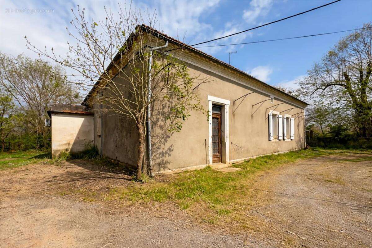 Maison à LAUJUZAN