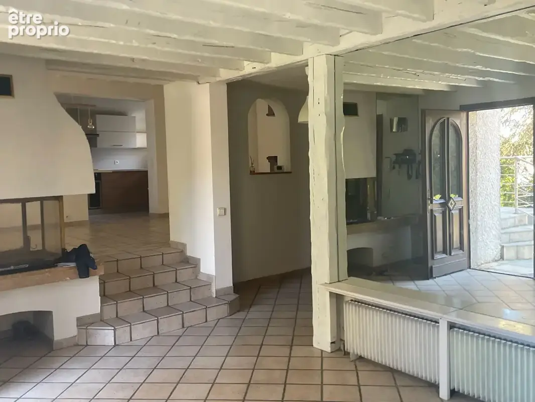 PLAISIR Centre ville : maison individuelle 178 m2 - 4 chambres dont une suite parentale au rez-de-chaussée - Grand jardin arboré - photo 4