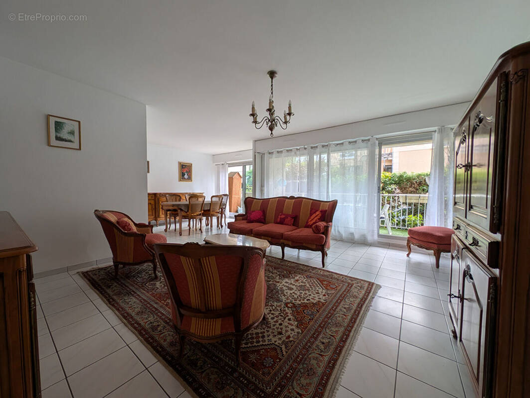 Appartement à HOUILLES