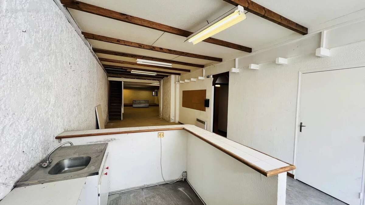 Grand Local en R+1 de 209 m² - Centre-ville - photo 3