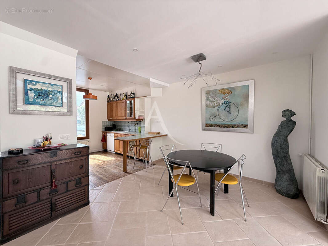 À vendre - Chelles : maison de caractère où l'ancien rencontre le contemporain - photo 3