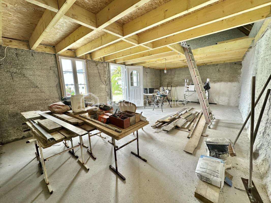 RARE À POULDREUZIC – 212 m² habitables – Dépendance – Jusqu'à 3 habitations indépendantes - photo 23