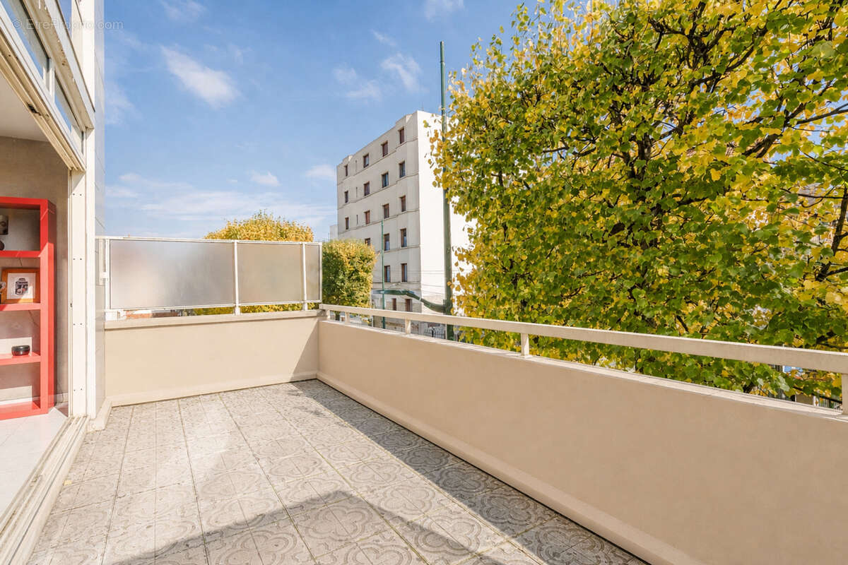 Appartement à LES PAVILLONS-SOUS-BOIS