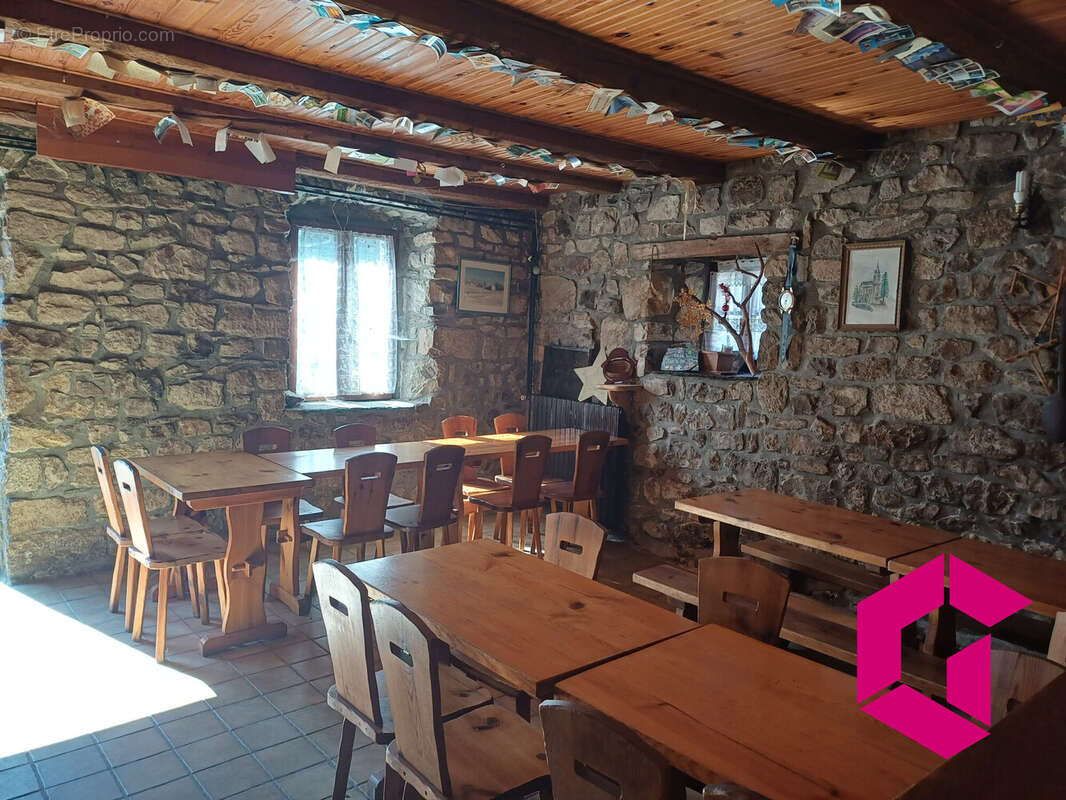 Maison à LE MAS-DE-TENCE