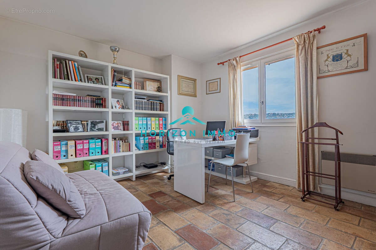 Maison à SAINT-LAURENT-DU-VAR