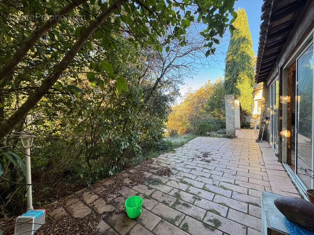 Maison à CHATEAUNEUF-LE-ROUGE