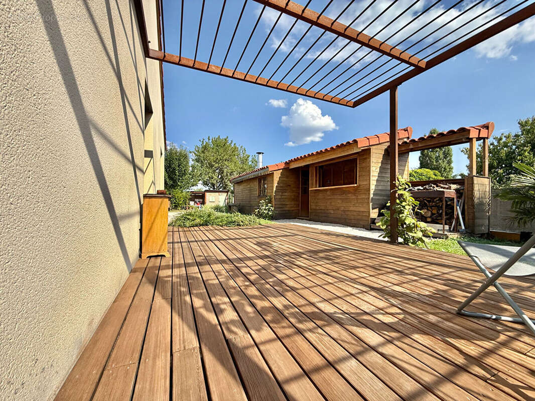 ARTONNE / Villa à vendre de plain-pied de 113 M2 avec garage et annexe extérieur pour réceptions ! - photo 12