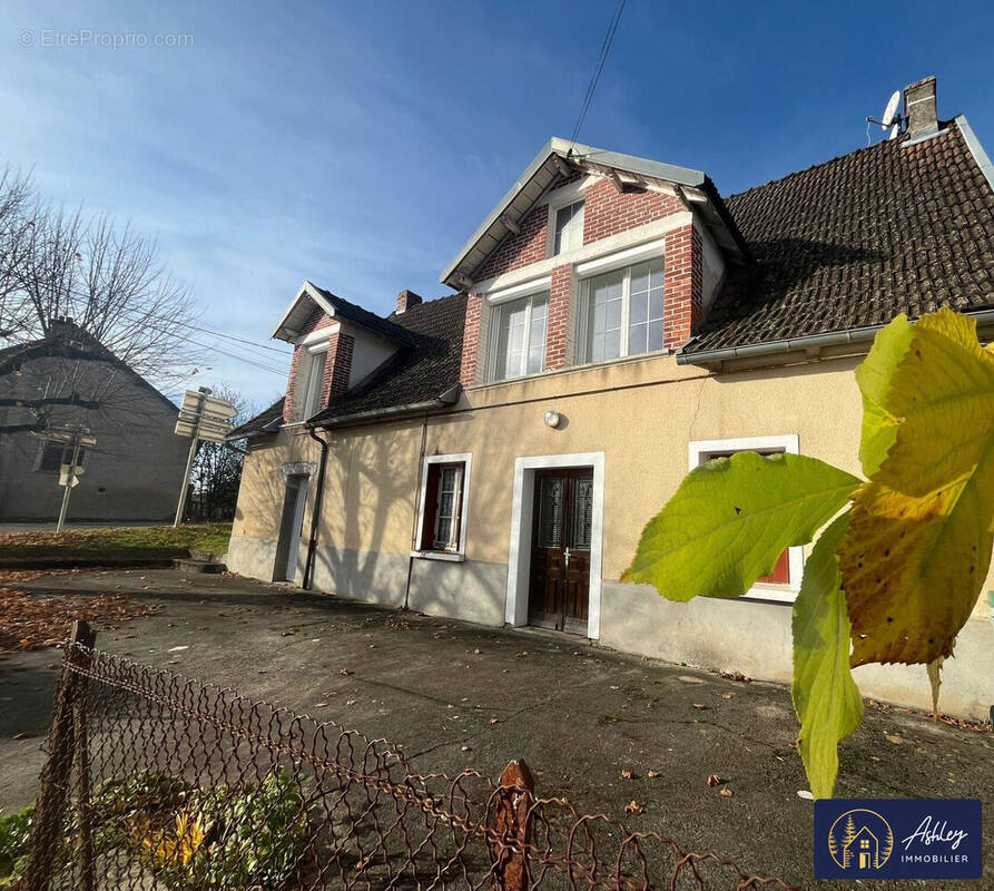 Maison 6 pièces BASSIGNAC - Maison à BASSIGNAC