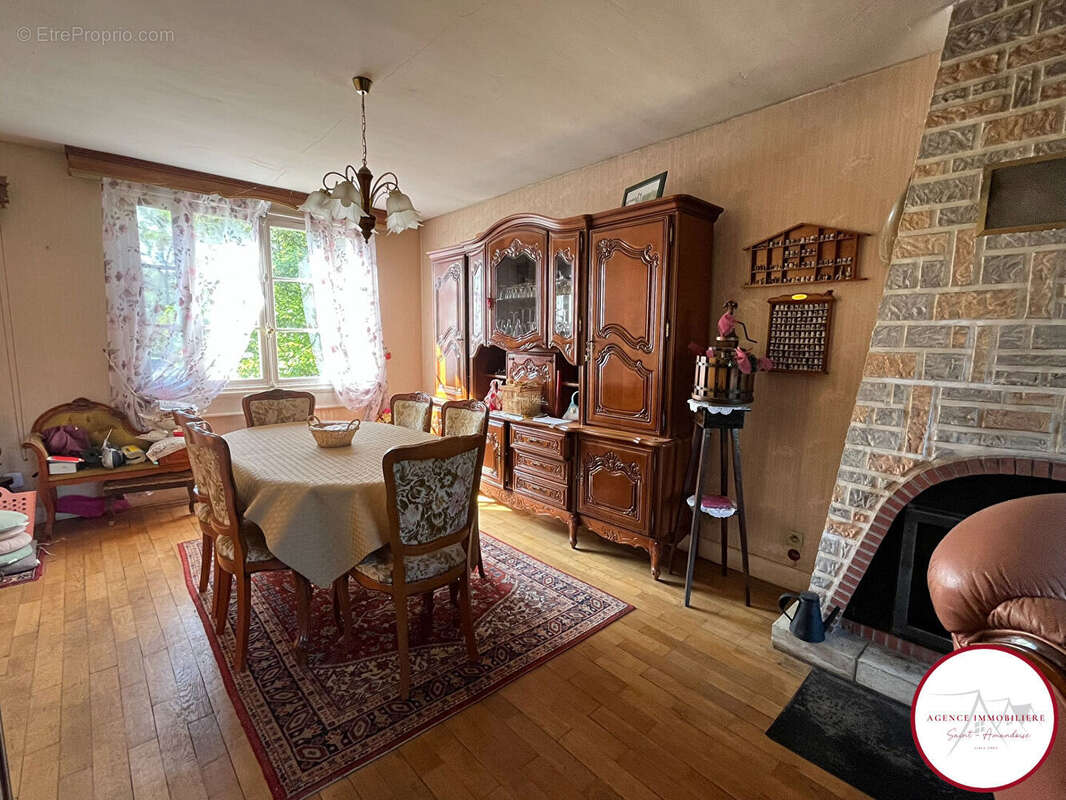 Maison à SAINT-AMAND-MONTROND