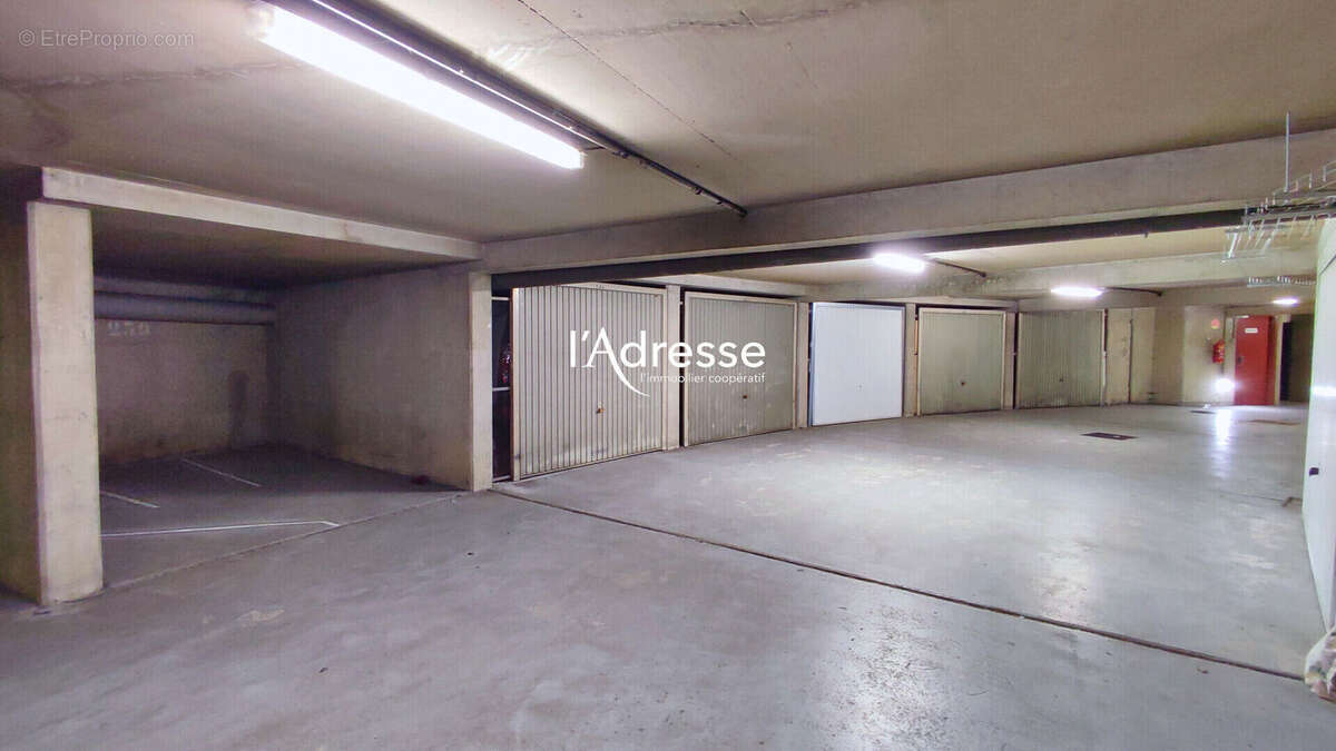 Parking à PARIS-15E