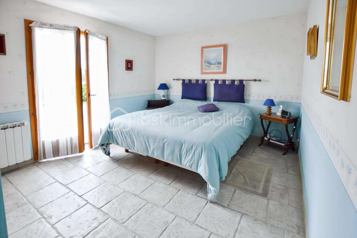 Maison à CRECY-LA-CHAPELLE