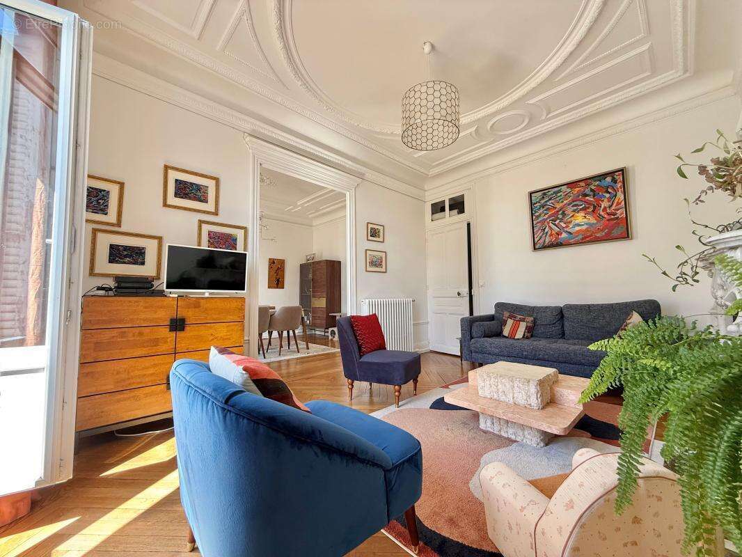Appartement ancien T 4 - 89 m²- centre-ville - 2 chambres- Balcons, Cave - photo 3