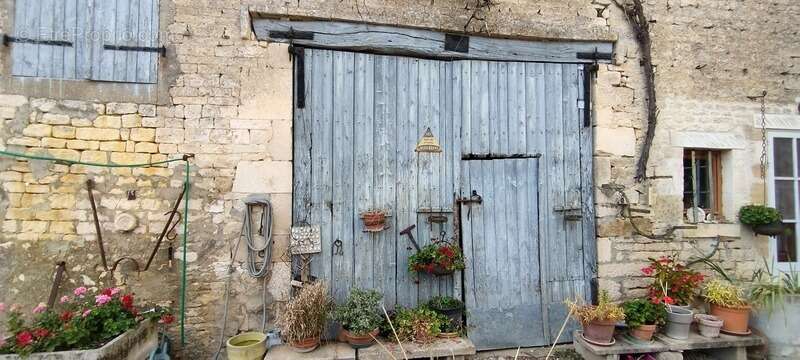 Maison à COURCOME