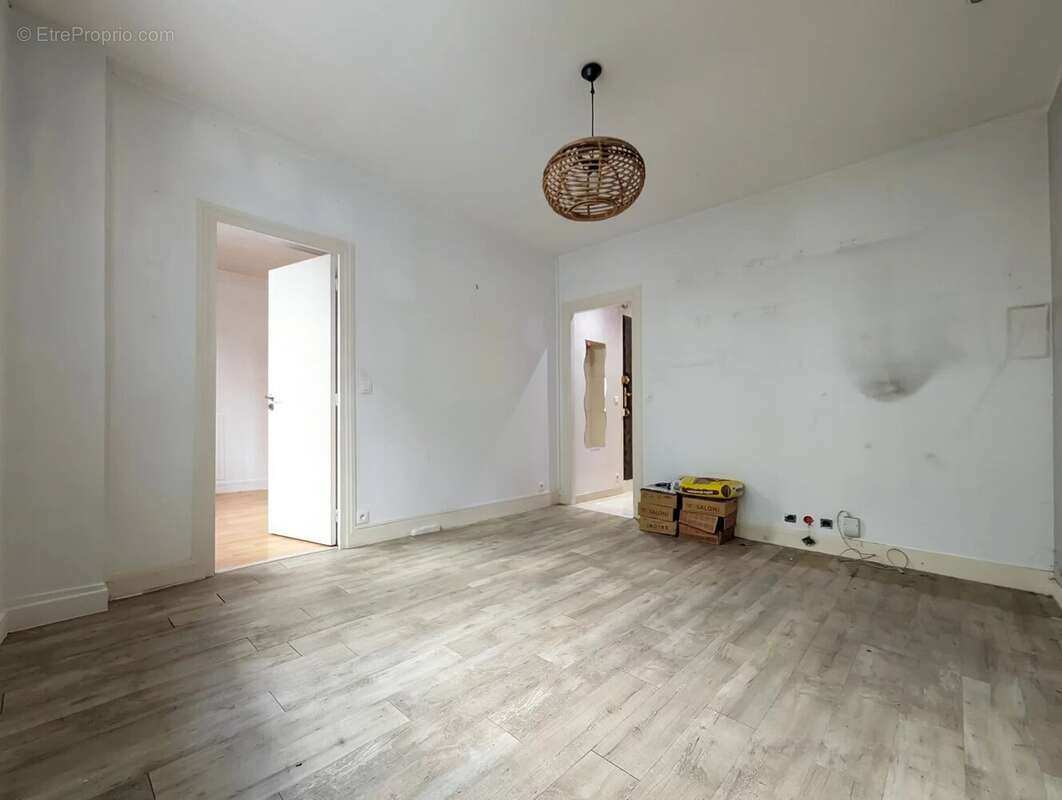 Appartement à PARIS-17E