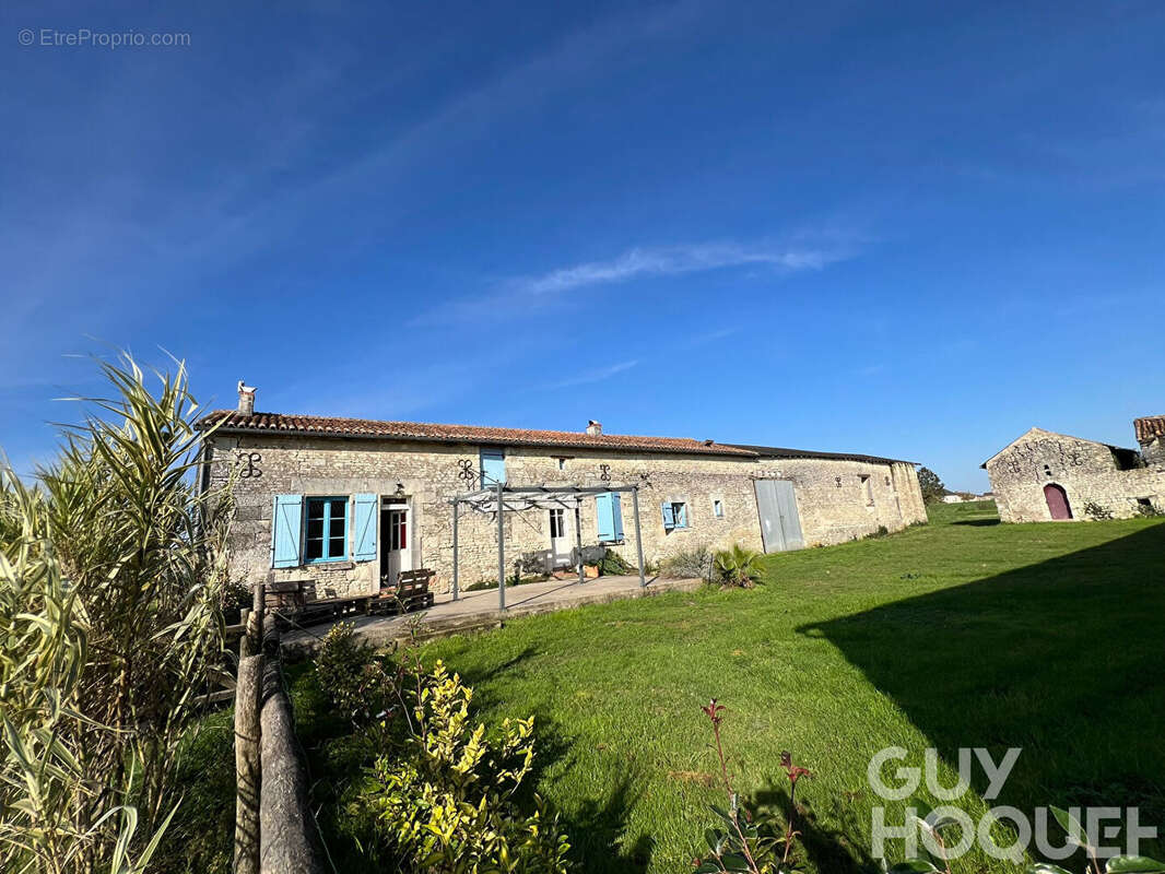 Maison à SAVIGNY-SOUS-FAYE