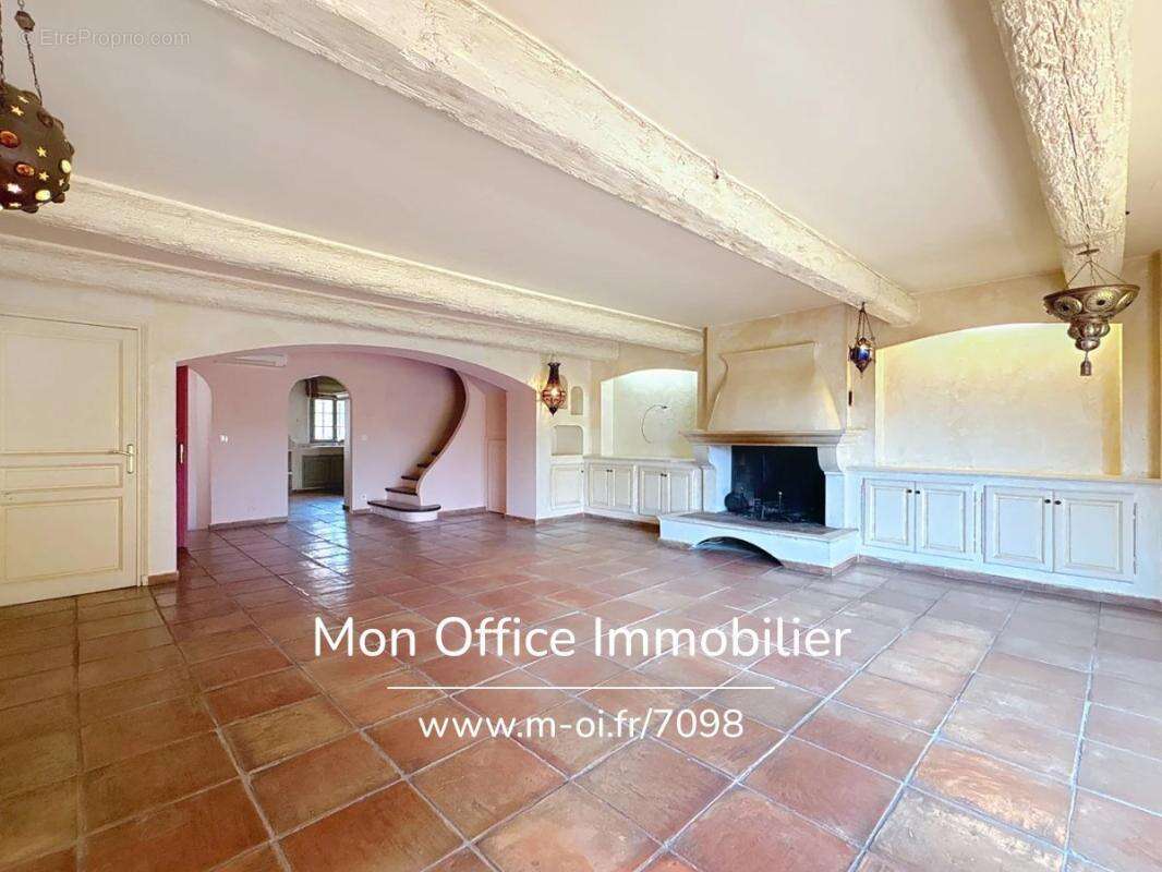 Référence : 7098-les. - maison de maître t7 à rénover au coeur du village de cogolin - photo 13