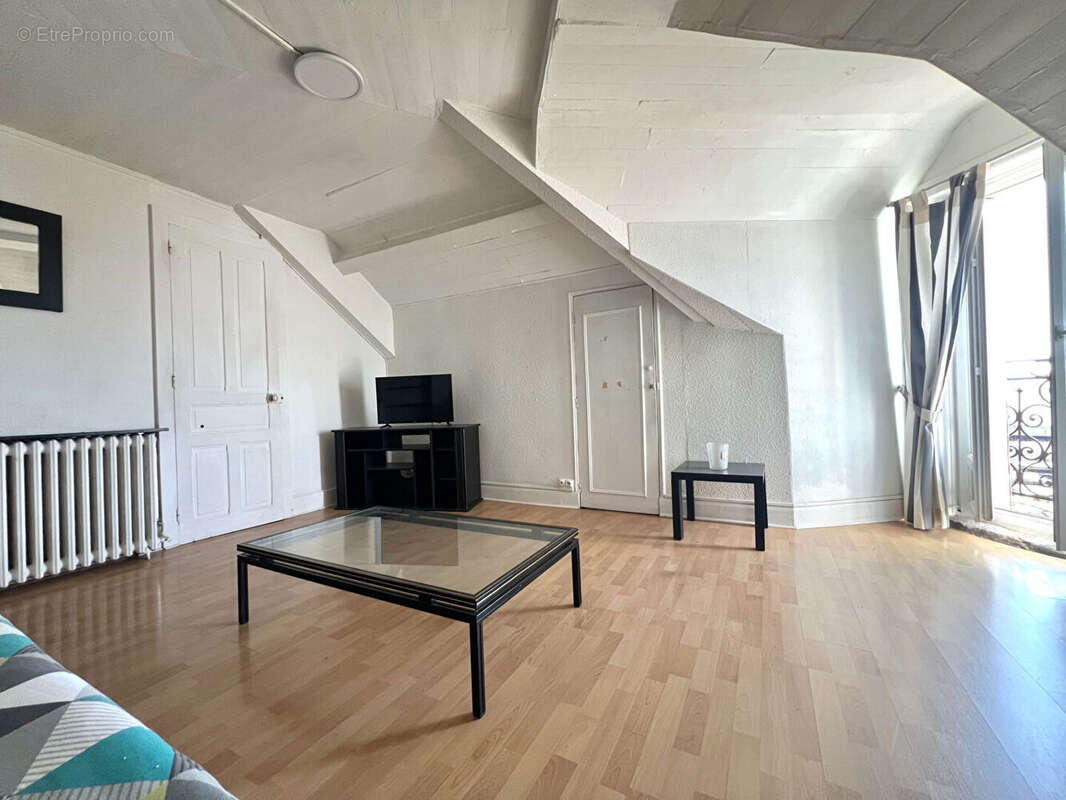 Appartement Aurillac - 3 pièces- 49.35m2 loi carrez 57.77 au sol - photo 2