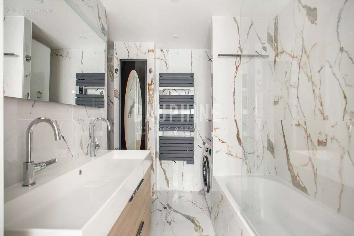 Appartement à PARIS-7E