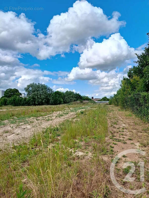 Terrain à SAINT-MEMMIE