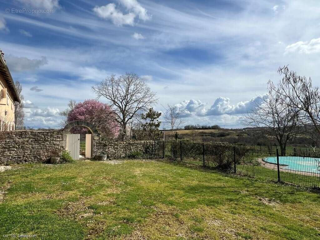 Maison à CHAMPAGNE-MOUTON
