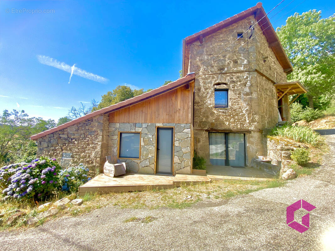 Maison à SAINT-JULIEN-MOLIN-MOLETTE
