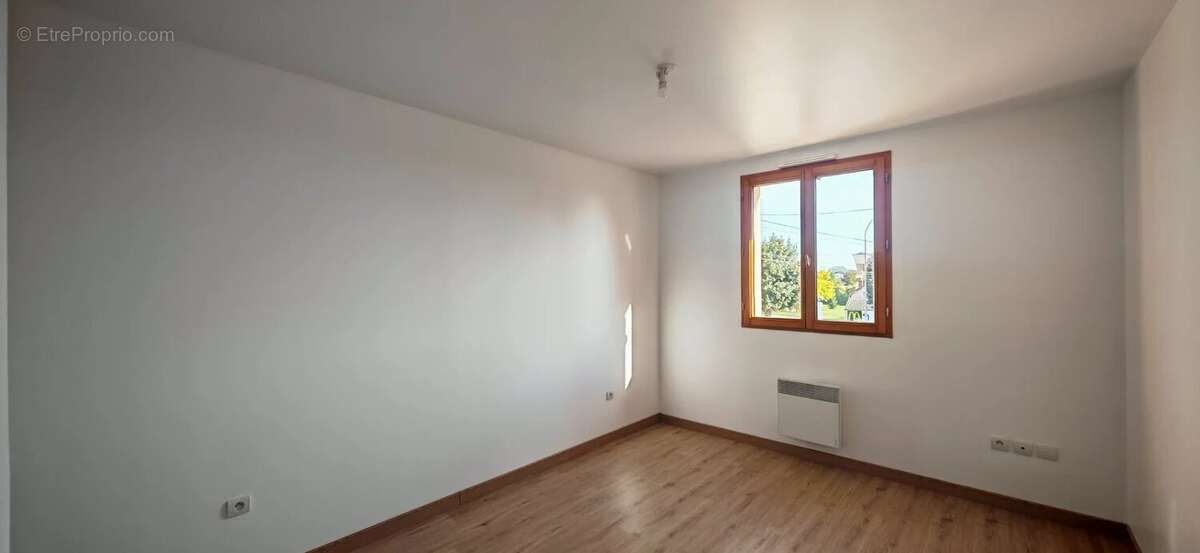Appartement à PONT-SAINTE-MARIE