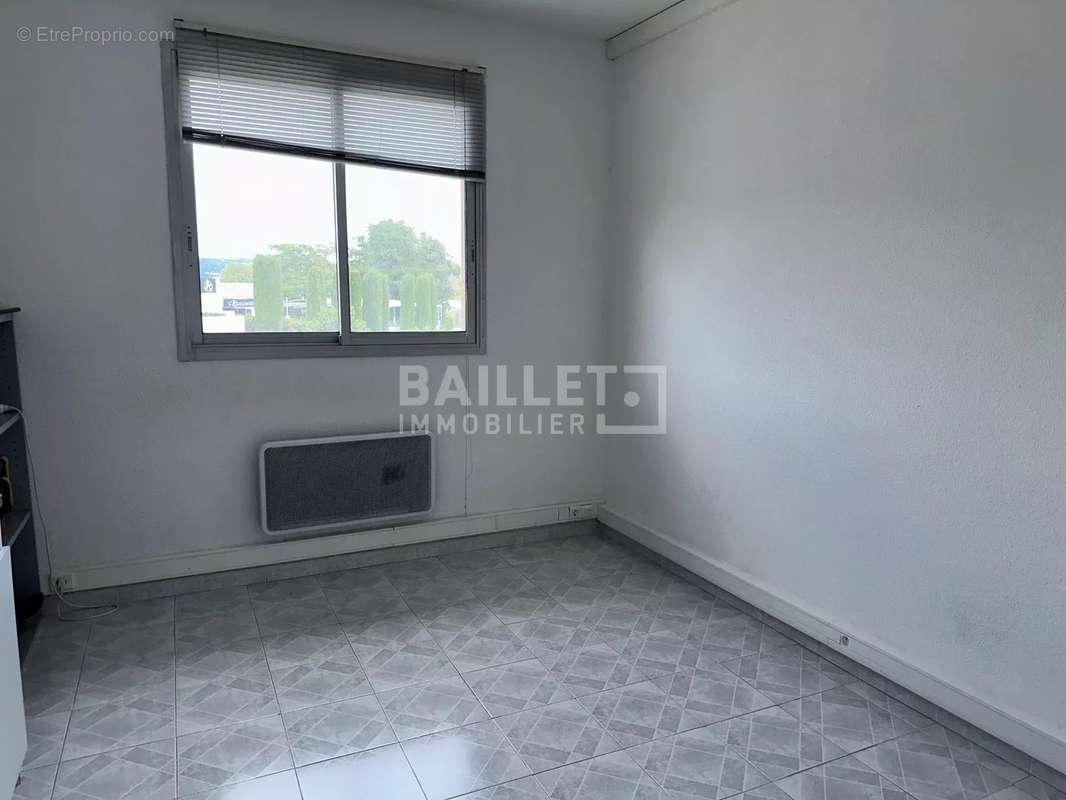 Commerce à TOURRETTES