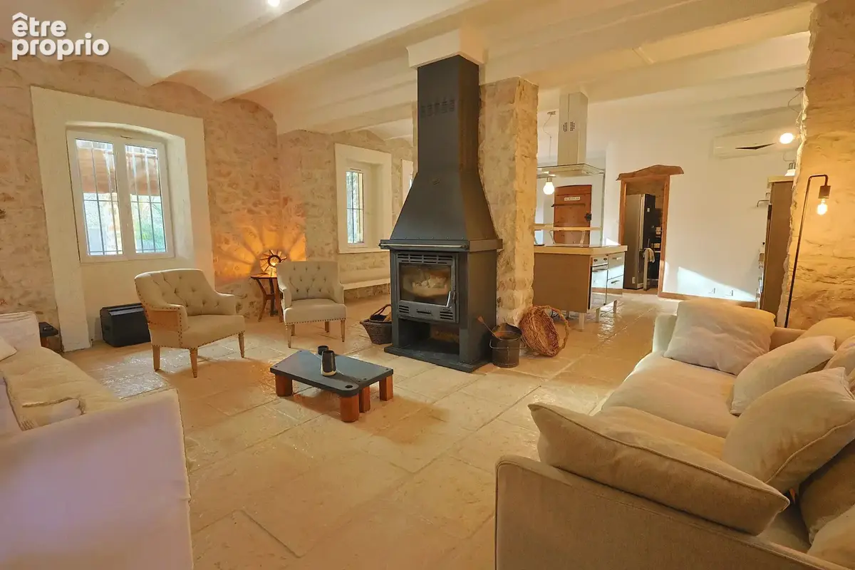 Exclusivité – vallauris – ancienne bergerie rénovée – 193 m² – 5 chambres – piscine - photo 4