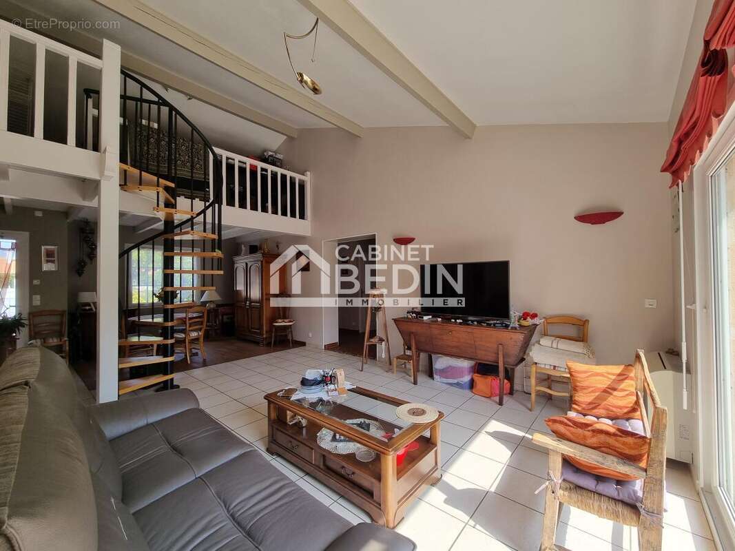 Maison à CAMBLANES-ET-MEYNAC