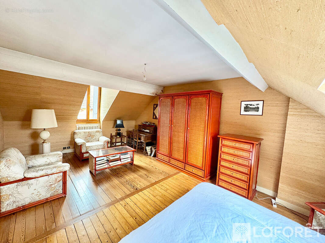 Fontainebleau rue Pasteur. Maison de famille jardin parkings - photo 10