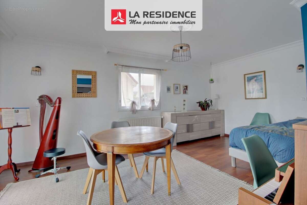 Maison à SAINT-ETIENNE-DU-ROUVRAY