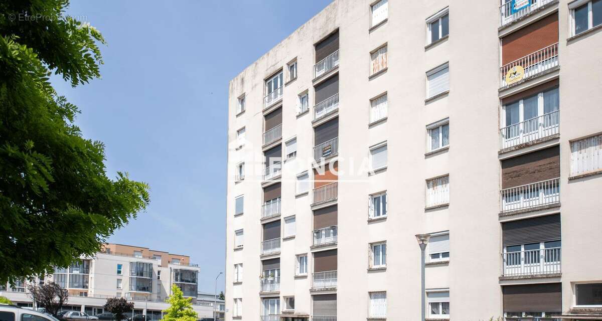 Appartement à LA CHAPELLE-SAINT-MESMIN