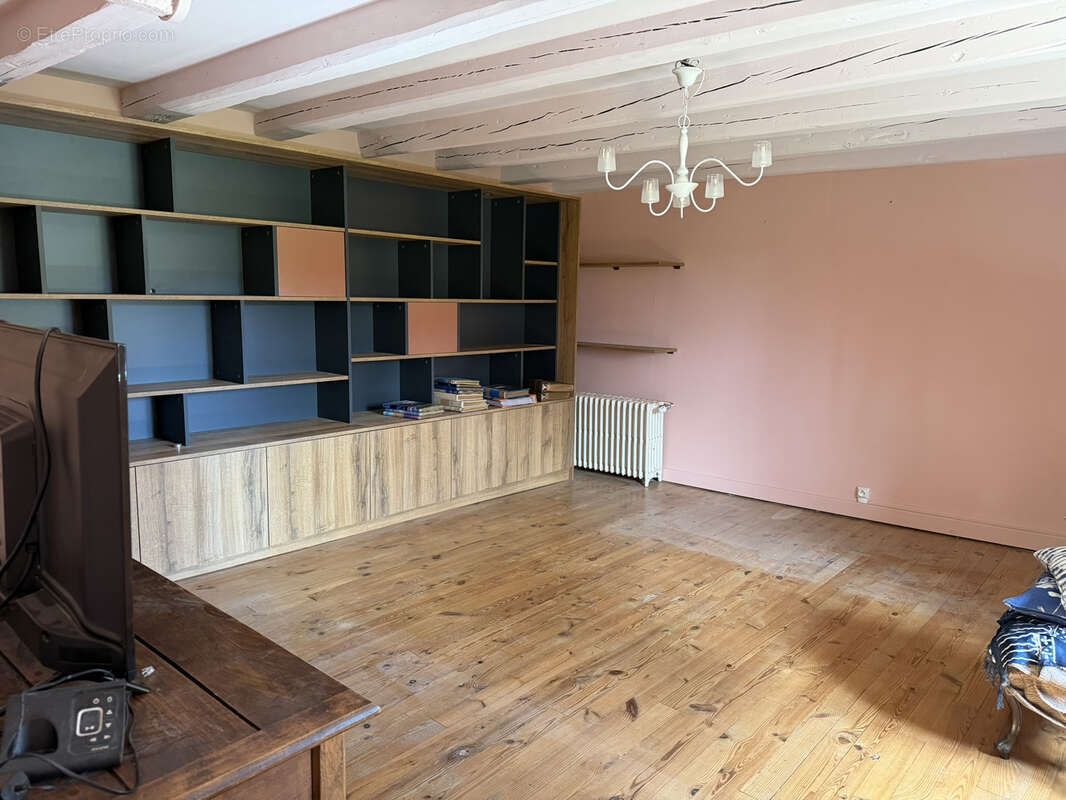 Maison à AUGEROLLES