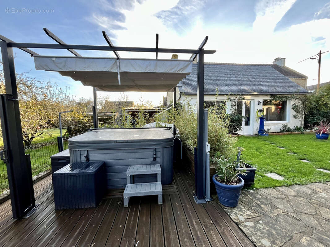 Maison à PLOUGOUMELEN