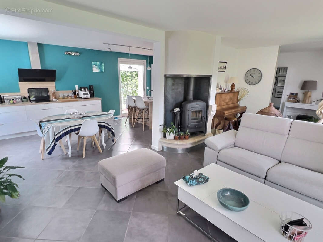 Villeneuve-sur-Lot maison entièrement rénovée avec goût de 142 m² sur un terrain d'environ 650 m². Coup de coeur assuré pour cet - photo 2