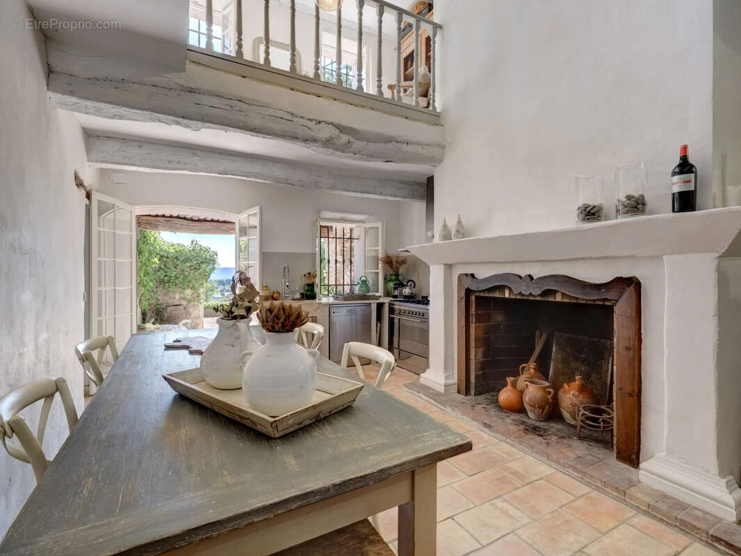 Maison à CHATEAUNEUF-GRASSE