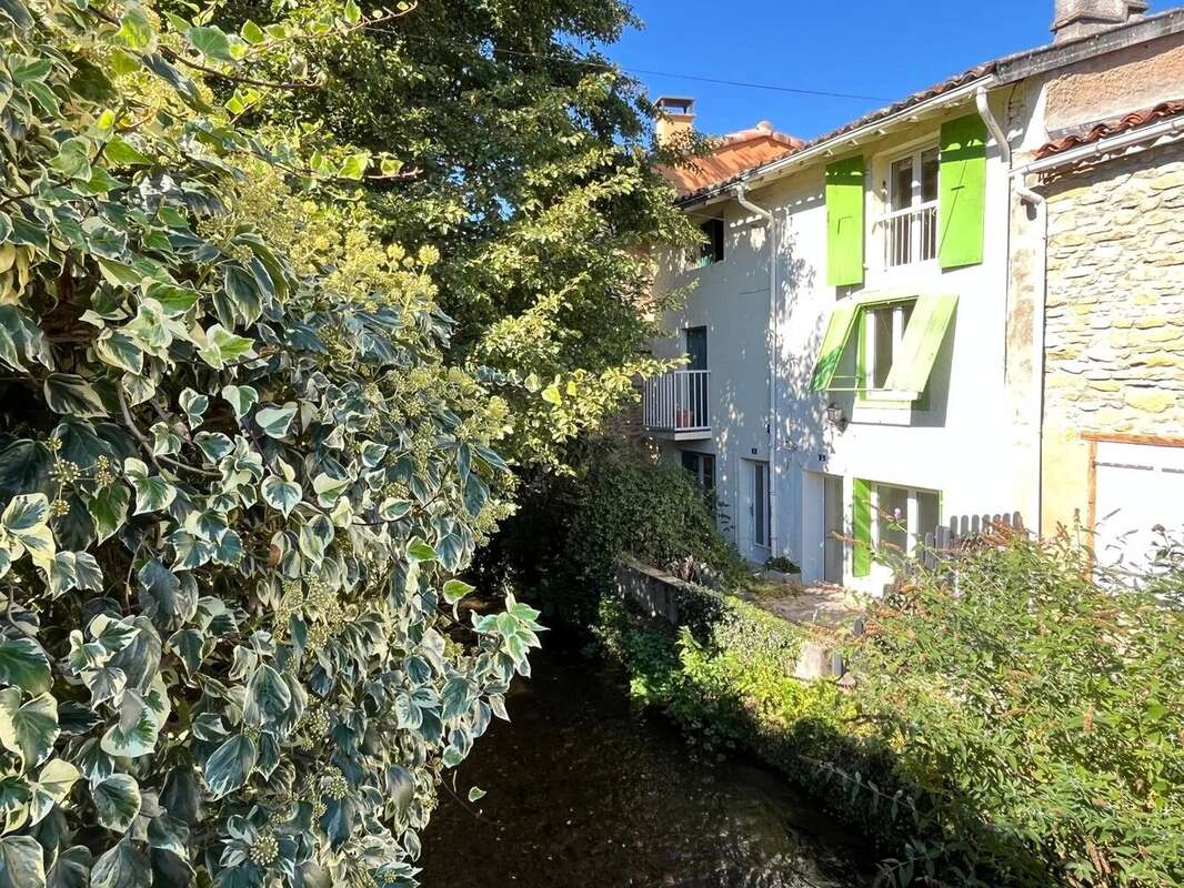 Maison à SAINTE-COLOMBE-SUR-L&#039;HERS