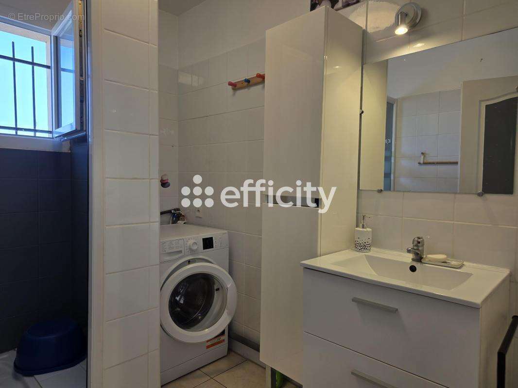 Maison 61 m² à Saint-Laurent-De-La-Pree  - photo 5