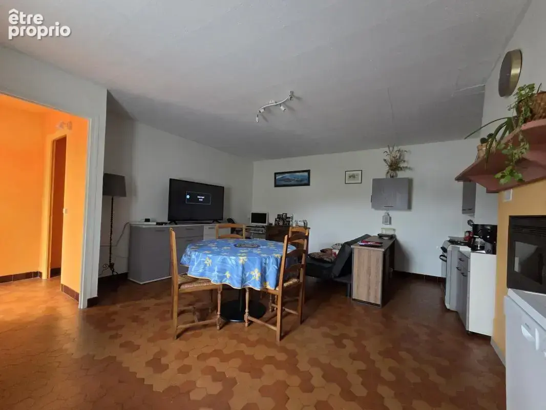 Maison de plain-pied avec jardin, garage et dépendance, à 5 - photo 9