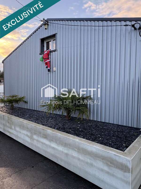 Photo 3 - Commerce à SAINT-ETIENNE-DU-BOIS