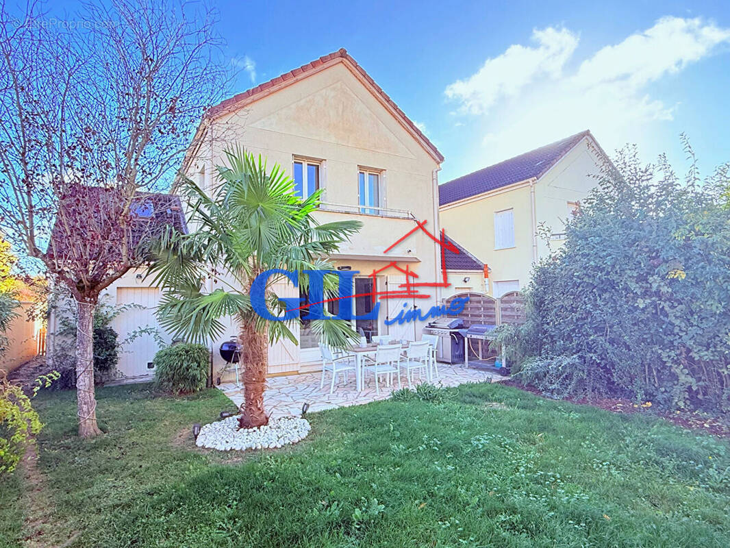 Maison à SAVIGNY-LE-TEMPLE