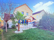 Maison à SAVIGNY-LE-TEMPLE